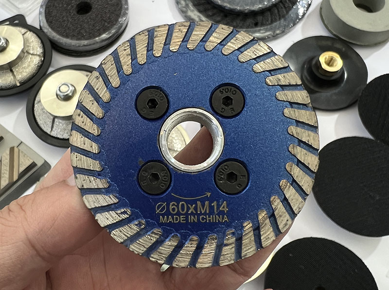 Sintered hot-pressed diamond saw blade
