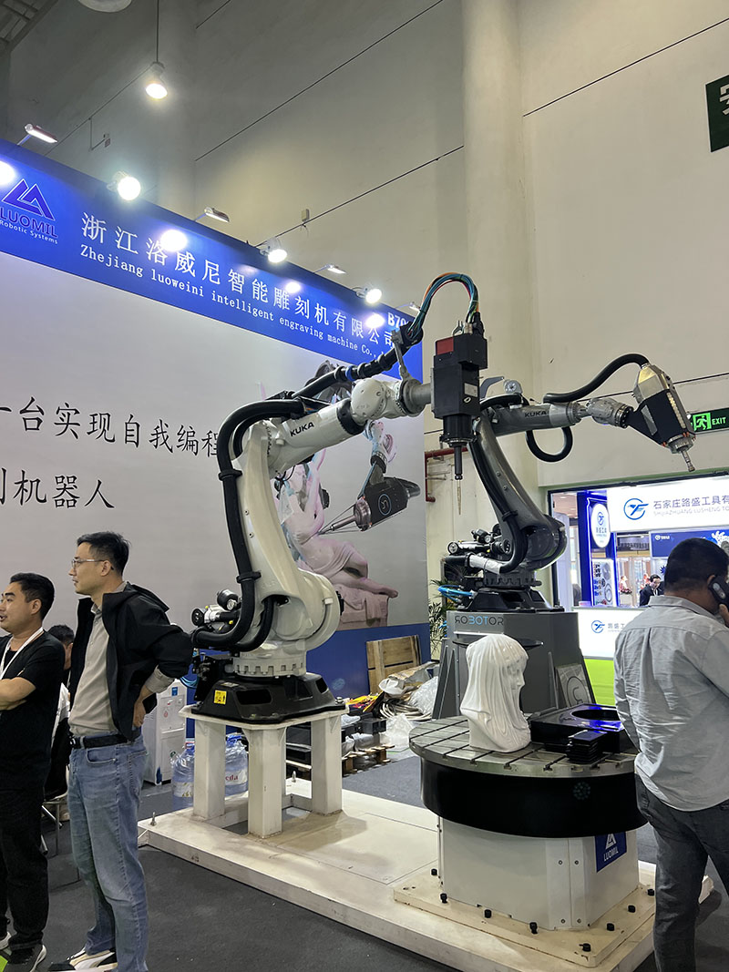 Intelligent engraving machine